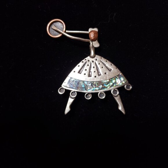 Vintage Mexican Sterling Silver Dancing Lady Inlaid Shell Brooch - Picture 1 of 2